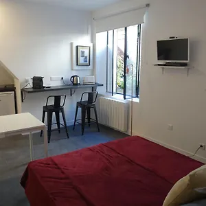 Apartamento Cite Pilleux - Cozy In A Private Lane, París